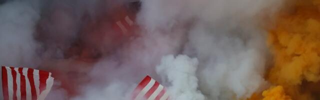 Prekid u finalu Kupa: Pirotehnika na sve strane, pauza zbog bezbednosti igrača (VIDEO)