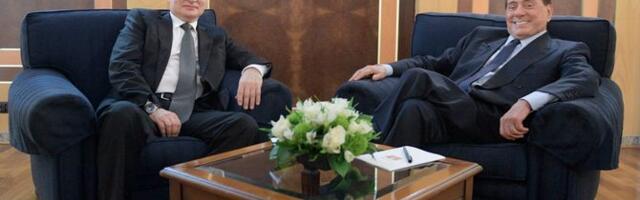 Berluskoni krši sankcije time što je primio votku na poklon od Putina