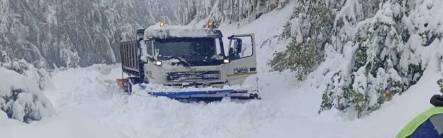 Veje li, veje: Sneg okovao Srbiju, pada i u Beogradu (FOTO/VIDEO)