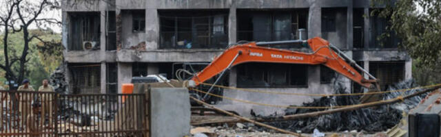 Две несреће у Индији: урушила се зграда у Раџастану и вртешка у луна парку