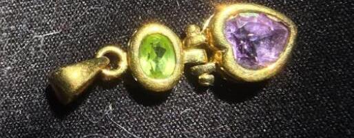 Izgubila zlatni privezak pre 10 godina: Nije mogla da veruje gde ga je pronašla (foto)