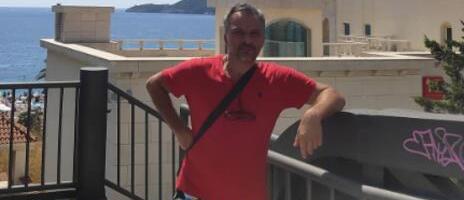 "DECA SU VRIŠTALA DOK SAM JE PREKLINJAO DA PRESTANE" Našeg pevača krvnički pretukla žena, on preživeo traumu: Ubila me je kao vola u kupusu