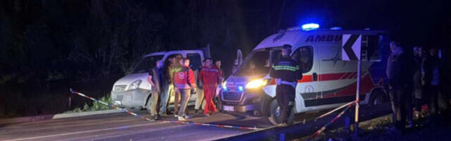 Novi detalji tragedije kod Novog Pazara: Vozač “golfa” krenuo da pretiče, usledio čeoni sudar sa “opelom”