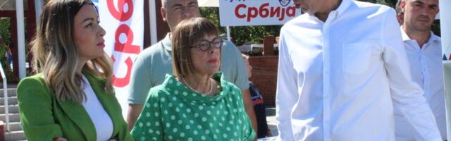Ministarka Mesarović i Maja Gojković obišle Bečej: Dela i ispunjena obećanja su prioritet politike Aleksandra Vučića (FOTO)