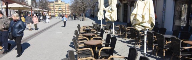 Krizni štab nas opet drži na tankom ledu do nedelje i novih mera - pitam se ima li kraja ovom igranju mačke i miša