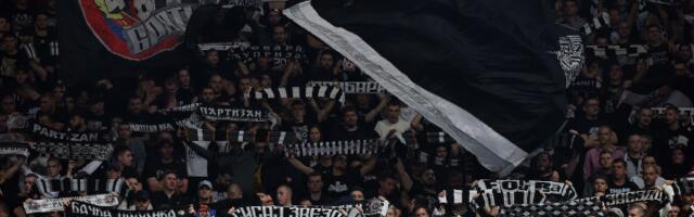 Cela Arena grmela: Grobari u glas vređali Vučića (VIDEO)