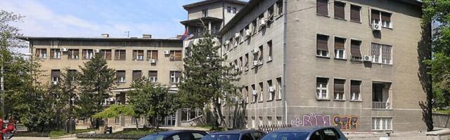 Pao deo plafona u čitaonici Medicinskog fakulteta (FOTO)