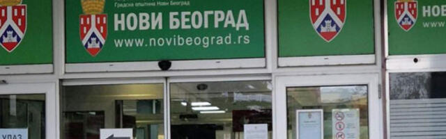 Новобеоградска општина не фарба стубиће, тротоаре, семафоре и бандере у црвено-белу боју