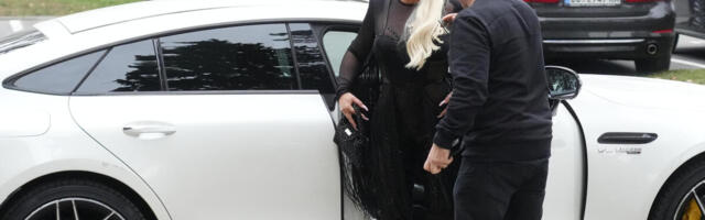 DŽEPNA VENERA ŠETA KOMAD KOJI ĆE PATOSIRATI KARLEUŠU! Srbi u neverici zbog CENE - da li je prava ili FEJKARA?