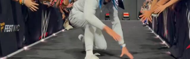 Novak "debitovao" na WWE sceni: Đoković napravio šou sa maskom na licu /VIDEO/