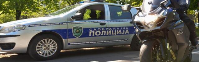 SAOBRAĆAJNA NESREĆA KOD NOVE VAROŠI! Automobil sleteo s puta, troje povređeno