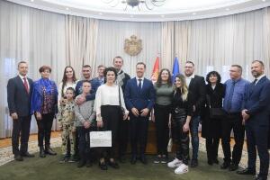 Потписани уговори са добитницима станова у наградној игри "Узми рачун и победи"