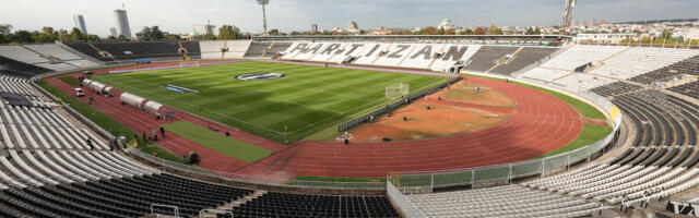 Skandal! Huligani upali na stadion Partizana i uništili teren pred 174. večiti derbi!