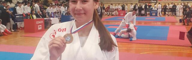 Tri medalje za karatiste Juniora na državnom prvenstvu u Mladenovcu