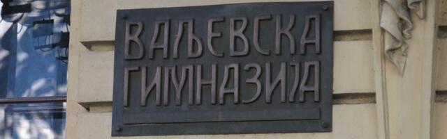 Tri nastavnika Valjevske gimnazije dobila otkaz, skup podrške ispred škole