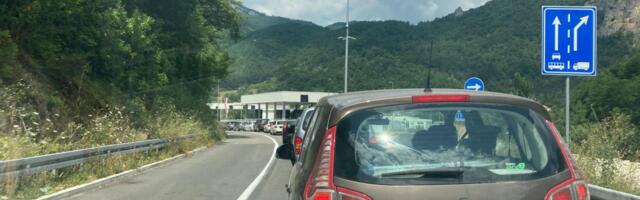 SRBINU SE KOD NIKŠIĆA POKVARIO AUTO, PA STAO CRNOGORAC S DVA SINA! "Popravio mi kola, a kad sam pitao da platim rekao da idem za njim" OVO NIJE NI SANJAO