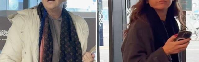 SANJA MARINKOVIĆ BEZ TRUNKE ŠMINKE! Uhvatili smo poznate na aerodromu - evo ko pravi društvo Goci Šaulić! (VIDEO)