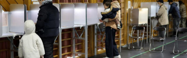 U Japanu počeli vanredni parlamentarni izbori