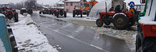 PROPALI PREGOVORI poljoprivrednika i ministra Glamočića: NASTAVLJENE BLOKADE puteva u Cerovcu i Barama