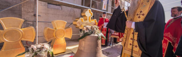 “NEKA ZVUK OVIH ZVONA ODGONI SVE ZAMKE DEMONSKE”: Odjeknula poruka mitropolita Joanikija posle osveštavanja znamenja novog hrama Svetog Save u Podgorici