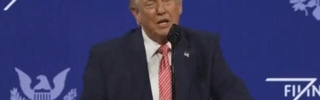 "RAKETE LANISRANE, PUCAJ, BUM, PUCAJ, PUCAJ" Tramp opisao kako američka PVO presreće rakete: Urnebesan snimak govora američkog predsednika zapalio mreže (VIDEO)