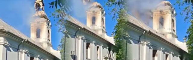 Gori pravoslavna crkva! Drama kod Zrenjanina - vatrogasci se bore sa vatrenom stihijom (VIDEO)