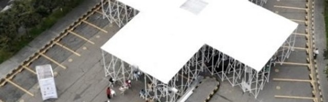 Privremena crkva izgrađena tokom pandemije, sa ovom neverovatnim rešenjem, svi su bezbedni!