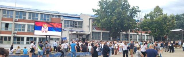 Tenzije u Mirijevu: Novom SNS direktoru škole stigle instrukcije da dovede policiju u školu