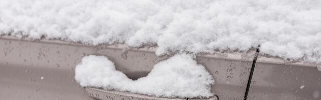 Jutros vas je dočekala zaleđena kvaka na automobilu? Evo kako da je odledite za samo 1 sekund, a da je ne oštetite