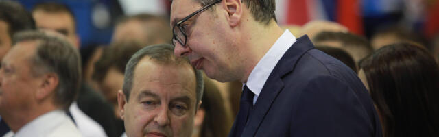 „Situacija je teška, ali verujemo u lekare i verujemo u njega“: Vučić posetio Dačića u bolnici