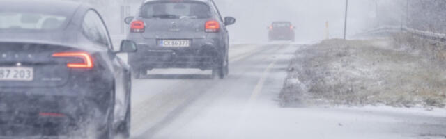 Због јаког ветра и снега затворене деонице и ограничен саобраћај  у Хрватској