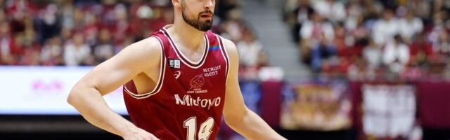 Bio kapiten kada je bilo najvažnije, srpski košarkaš ponovo odigrao odličnu partiju daleko od kuće