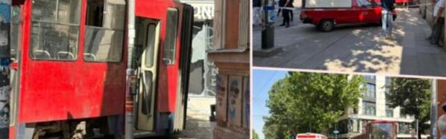 U TOKU JE IZVLAČENJE TRAMVAJA KOJI SE ZAKUCAO U ZGRADU NA DORĆOLU: Više od 10 osoba se žali na povrede