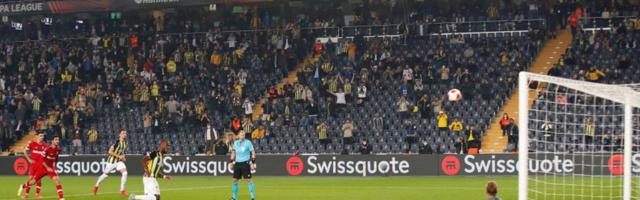 Šou Valensije u Istanbulu: Dao gol, promašio „panjenku“ pa dao penal za 20 i kusur minuta (VIDEO)