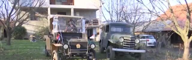 ZASUKAO RUKAVE I STVORIO ČUDO! Majstor iz okoline Kragujevca napravio automobil iz 1903. godine: Replika prvog vozila u Srbiji oduševljava sve! (FOTO)
