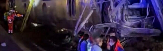 Железничка несрећа у Шпанији, погинуло најмање 39 особа