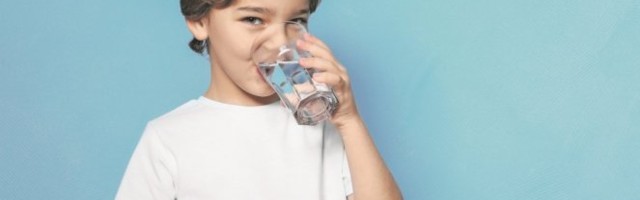 EKSKLUZIVNO PIĆE ZA SVE UKUĆANE! Evo kako se devojčica zaigrala.