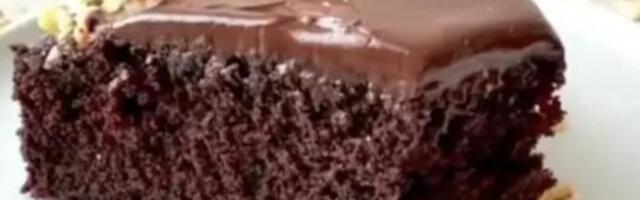 Sočni kolač od 2 sastojka: Lako se sprema, u nekoliko koraka - desert se topi u ustima