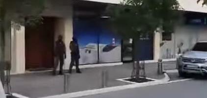 CRNA GORA NA NOGAMA: Policija završila pretres stana Aca Đukanovića, na redu porodična kuća u Nikšiću (VIDEO)