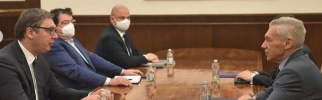 VUČIĆ SE SASTAO SA ALEKSANDROM BOCAN-HARČENKOM: Predsednik i ruski ambasador razgovarali na Andrićevom vencu (FOTO)