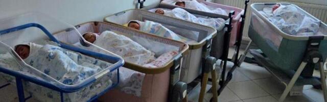 NAŠE NAJVEĆE BLAGO! U srpskom porodilištu u Pasjanu za vikend rođeno 7 beba! Na sve što daje država Srbija, plus po 50.000 od Kancelarije za KiM (FOTO)