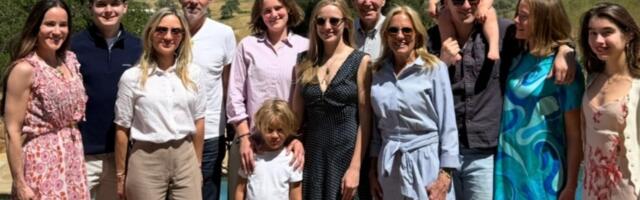 Бивши први син Америке није у Америци