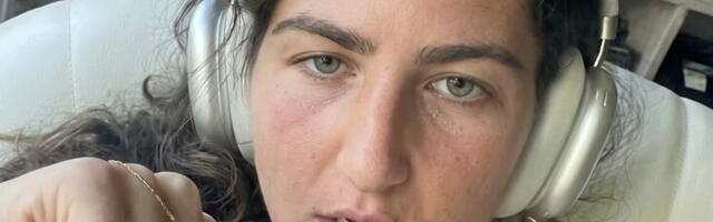 Putnica u avionu izvadila piletinu, napali je da je nepristojna: Žučna rasprava prenela se i na mreže (video)