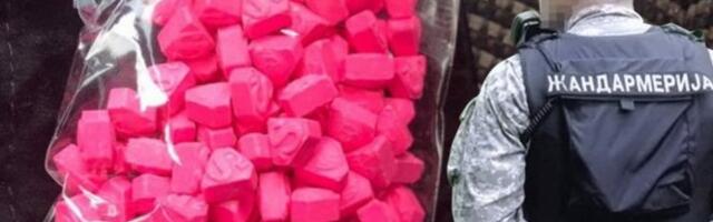 UHAPŠEN UGOSTITELJ ZBOG DILOVANJA DROGE! Prodavao ekstazi u svom lokalu, nađeno mu 300 tableta!