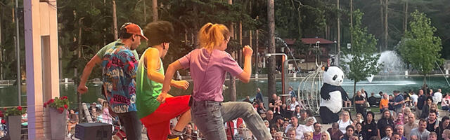 Predstava “Surfi Surf” oduševila najmlađu publiku