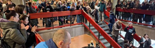 Studenti ušli na sednicu Nastavno-naučnog veća Filozofskog fakulteta u Novom Sadu, traže ostavku dekana