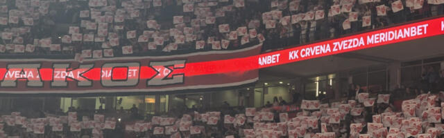 POGLEDAJTE KAKO SU STRADALI TELEVIZOR I MOBILNI! Delija poludeo zbog poraza Zvezde Meridianbet u Pireju! (VIDEO)