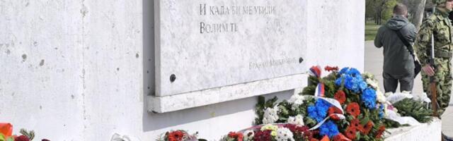 GORI "VEČNA VATRA" NA UŠĆU: Upaljena tačno u 19.41 kad je pala prva NATO bomba, da se nikad ne zaboravi dan kad je počela NATO agresija