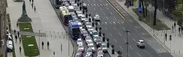 UŽASNA GUŽVA U CENTRU BEOGRADA! Kolona od Tašmajdana do Brankove ulice, sudar u Terazijskom tunelu napravio KOLAPS
