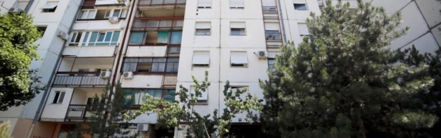 Ne riči, deca slušaju - nervozni komšija ostavio "molbu" u zgradi zbog kojeg se danas svi smeju